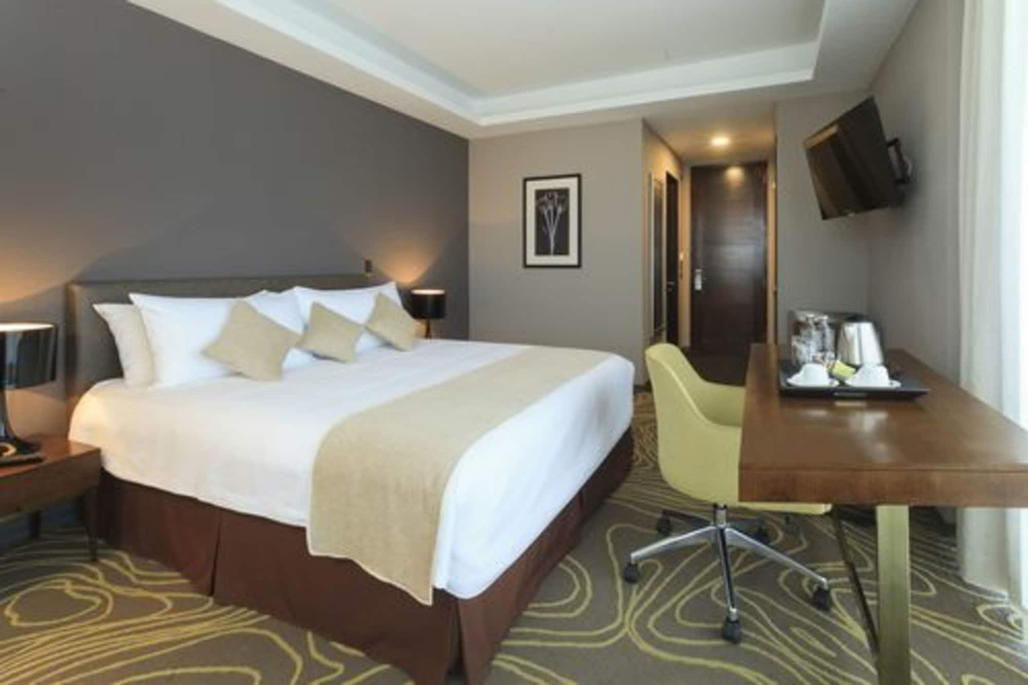 Courtyard By Marriott Santiago Airport Hotel Esterno foto